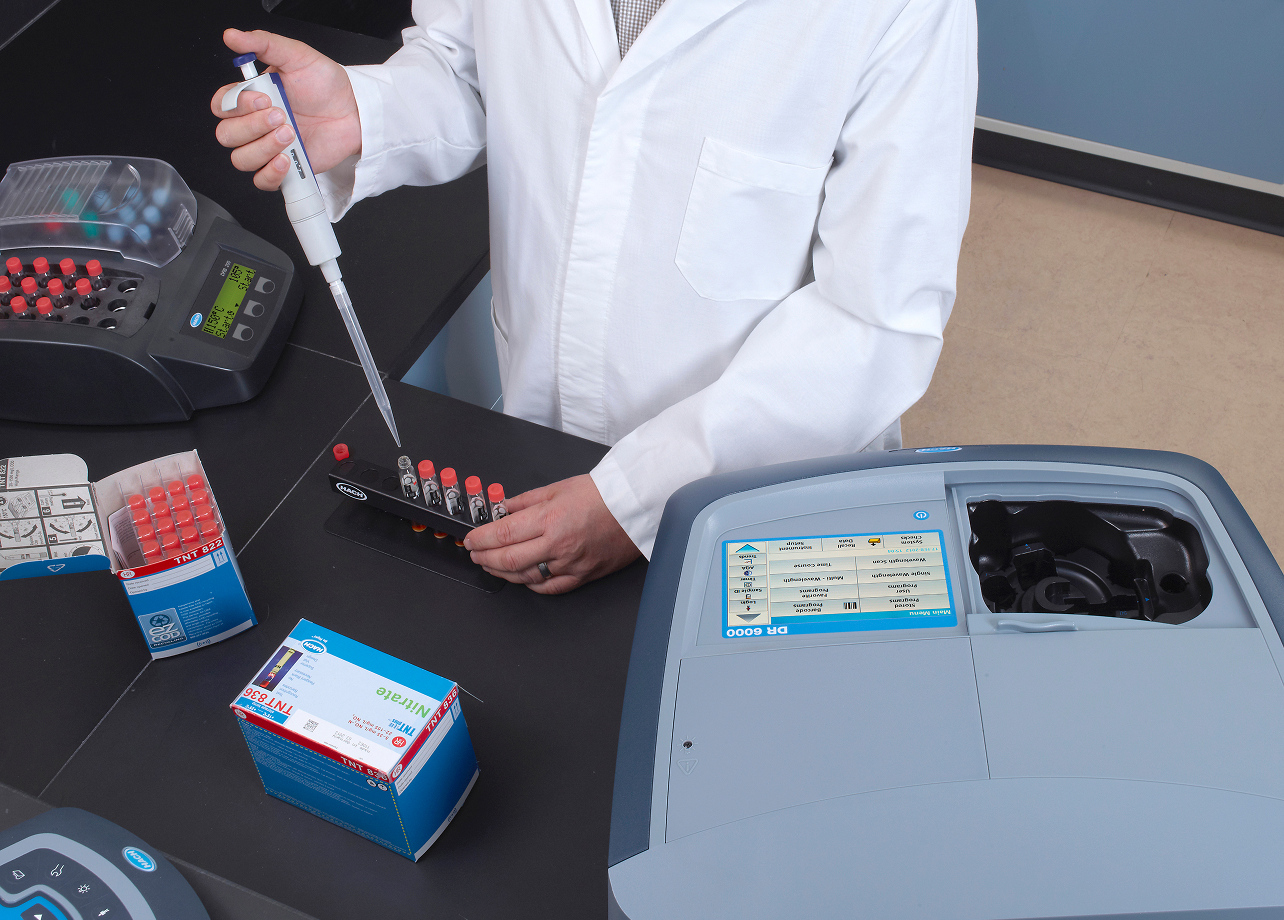 Picture of a lab technician working with the DR6000